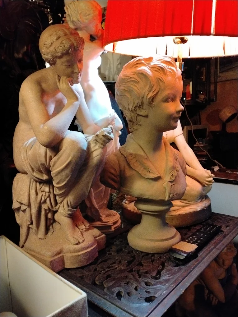 Intérieur ancien, objets décoratifs et mobilier