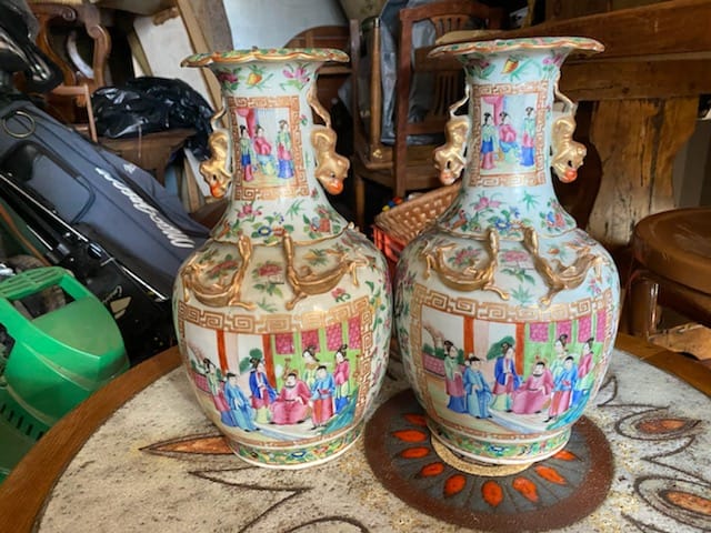 Objets de brocante, meubles anciens et décoration